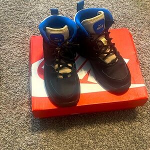 Toddler nike Mona boots